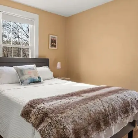 Stylish Mid-century Modern Berkshires Cape