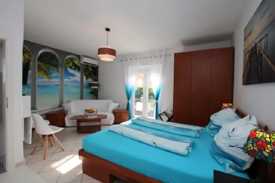 Blue Adria Suite 3 within walking distance of the beach and town center