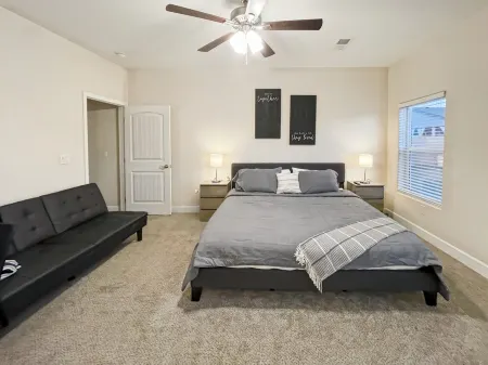 3-bedroom house in welcoming Hobbs with WiFi, AC