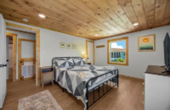 4Br Hatteras Retreat • 5-Min Walk to Beach • Pets OK