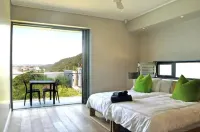 Beautiful, upmarket, modern holiday home situated on a spectacular cliff top Hotels in Keurboomstrand