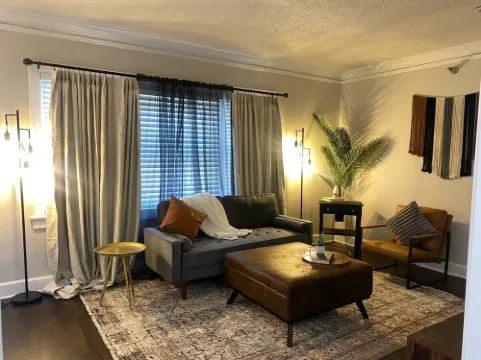 Charming/Cozy/1 Bedroom