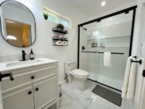 New: Charming guest suite by UCR, Downtown & plazas