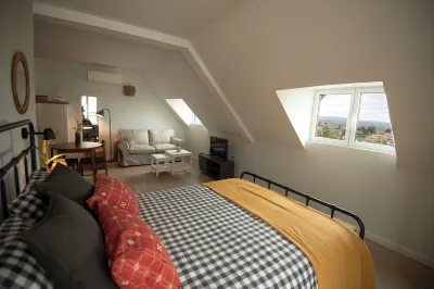 Loft apartment with balcony in the neighborhood of Monachil Monachil附近的飯店