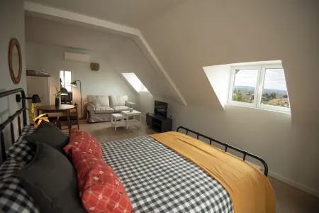 Loft apartment with balcony in the neighborhood of Monachil