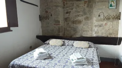 Celle di Lecchi is a characteristic Borgo on the hillside of Lecchi in Chianti Hotels near San Giusto in Salcio