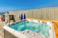 Oceanfront renovated home in FI Pines, stunning views & spacious outdoor oasis