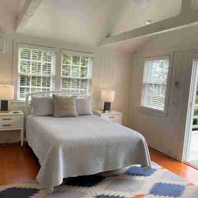 Stylish Crows Nest in Harwich Port Rooms