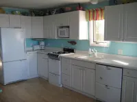 Waterfront cottage on the shores of Lake Erie. Beautiful lake front views! Hotel a Evans