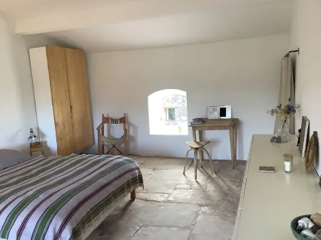 Charming country house, all comforts, pets welcome, 3 km from Ménerbes. Отели рядом с достопримечательностью «Люберон»