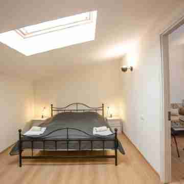 Apartment, city center, totally new, near Theater, among cafes, shopping street Rooms