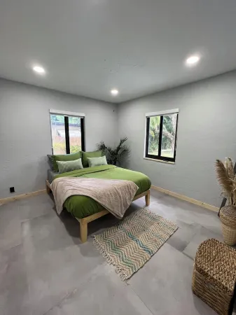 TULUM HOUSE MIAMI SALTWATER HEATED POOL LARGE PRIVATE BACKYARD NEAR BEACH Отели в г. Север Майами