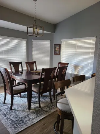 Emerald Beauty.. Not Too Close.. Not too Far! Отели рядом с достопримечательностью «Парк Флойд Лам»