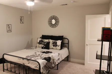 Family-Friendly Retreat Near Zoo & Water Park within 2 Miles to USM & Hospital!