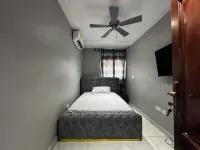 Modern 2-Bedroom Apartment Near Beach - Rose Villa Accra Suite T2 Hotels in Gbawe