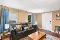 King Bed Private Parking  Fast Internet