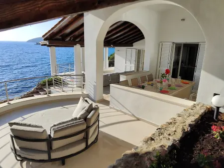 Villa Bella by the sea