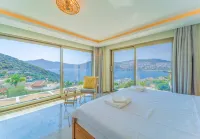 Award Winning Panoramic 4-bed/bath villa 100 m. from beach, pool, jacuzzi, sauna