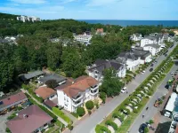 Top location in Baabe: Bright vacation apartment with terrace just 5 minutes from the beach Hotels in Baabe