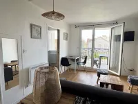 Apartment in residence with swimming pool, near Pontaillac page and casino