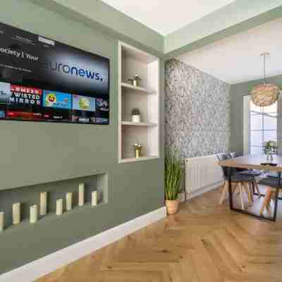 Luxury Townhouse 2BR | Belfast's Best Area Others