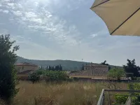 House with swimming pool in a green setting five minutes from the beach, unobstructed view Hotéis em Ceyreste