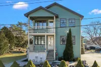 "Tide Vibes" at Ferry Beach - a 4 Bed/3 Bath Spacious Retreat for 13!