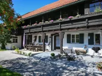 Modern farmhouse for 10 people Hotels in Nesselwang