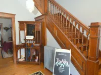4-bedroom house in historic Berkeley Springs with AC, WiFi & Hot Tub Hotels in Berkeley Springs