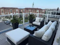 Elegant 2-bedroom townhome in Pickering with AC Free Wifi and Parking included Hotels in Pickering