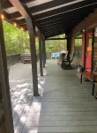 Cozy 2 bedroom Cabin w/hot tub!