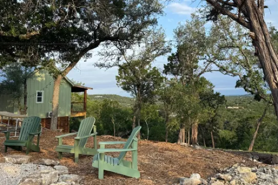 Peaceful HIlltop Cabin w/ Amazing Views & Hot Tub