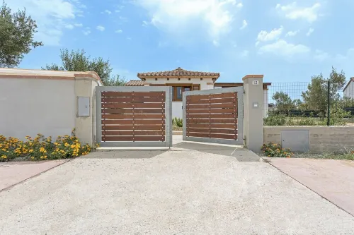 Accogliente Villetta a 350 Metri Dalla Bellissima Spiaggia di Foxi Manna