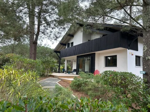 Renovated villa at Le Canon, 5 minutes from the lake and 10 minutes from the ocean