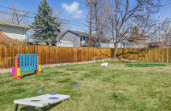 Spacious 4BD - Backyard BBQ, Fire Pit & Mini Golf