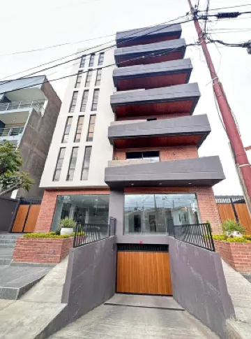 Luxury apartment/3 Beths/3 Queen Beds 2 1/2 Baths