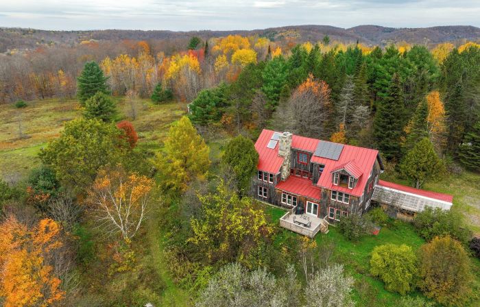 Luxe 14-Acre Vermont Countryside Lodge!
