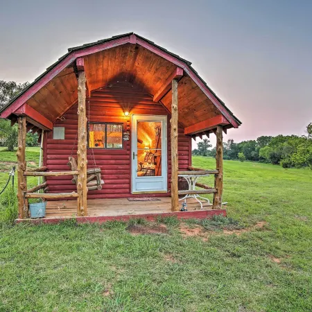 Red Bluff Inn & Retreat w/ Entire Ranch on Lake!