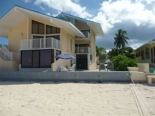 Oceanfront -on 7 Mile Beach- 1  Bed-Cayman Reef Resort # 21 Sleeps 4,