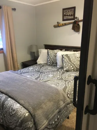 The Mohawk Trail House Отели в г. Куино Каунти