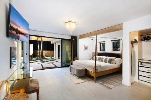 Stunning City Views and Cozy Fireplaces - Spacious Hilltop Retreat