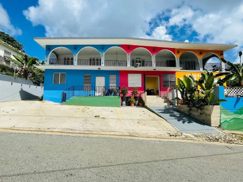 Eco-friendly Cozy Studio Solar-powered Retreat