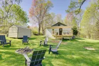 Mid-Century Modern Fayetteville Home Close to Town - 3-Star