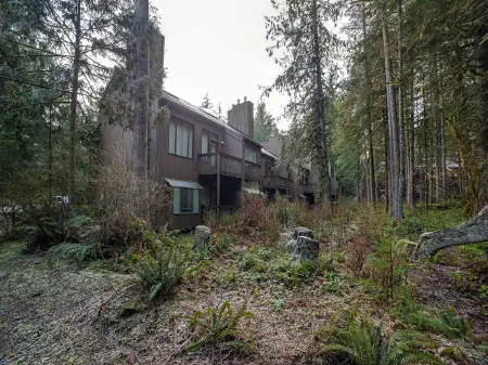 Snowater Condo #Story Condo - Sleeps 4 - Close to Community Amenities!