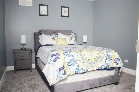 Modern Home in Trendy Neighborhood 40 from Downtown Chicago Отели в г. Джолиет