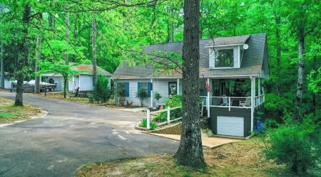 Bright Aqua Yacht Harbor Pickwick Lake Lakeview Home Boat Garage Sleeps 10+