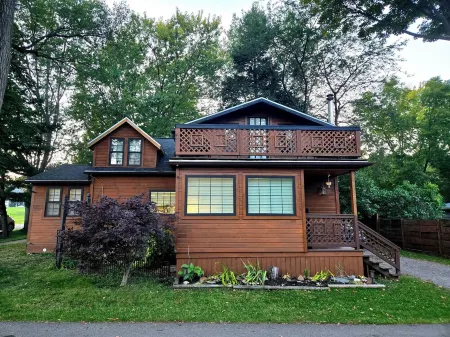 Lakeview Hot Tub Retreat Near Wineries!