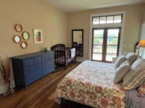 Relaxing & spacious waterfront home on Barkley Lake with 5 Bedrooms and 4 Baths