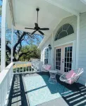 Cheerful 2 Bedroom cottage on the Llano River- Sleeps 6!