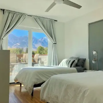 >>MAGICAL property on 5 acres in the Alabama Hills